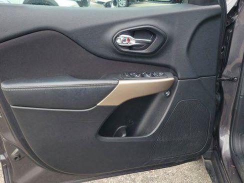 Used 2018 Jeep Cherokee Latitude w/ Altitude Package image 17