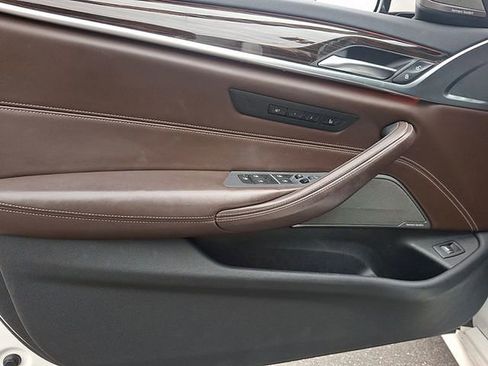 Used 2019 BMW 540i w/ M Sport Package image 11