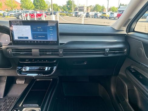 Used 2024 Lincoln Corsair FWD image 20