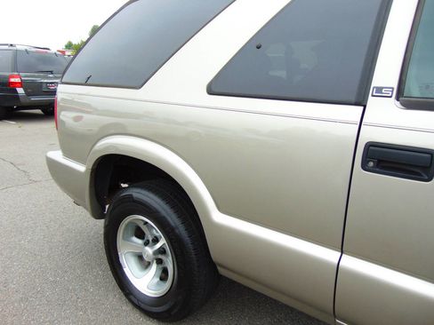 Used 2002 Chevrolet Blazer LS w/ Preferred Equipment Group image 39