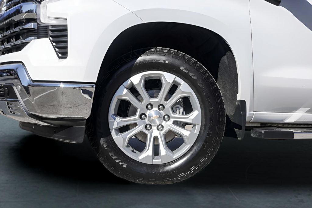 Used 2026 Chevrolet Silverado 1500 LTZ AWD/4WD image 4