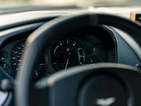 Used 2015 Aston Martin Vanquish Coupe image 31