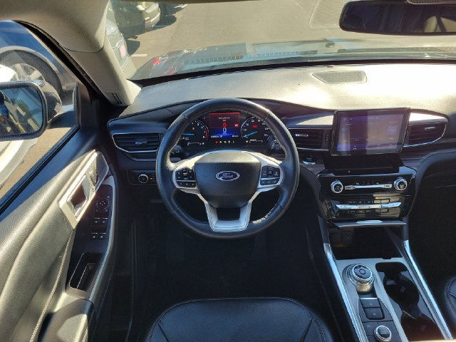 Used 2023 Ford Explorer Limited w/ Equipment Group 301A AWD/4WD image 12