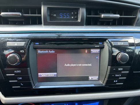 Used 2015 Toyota Corolla LE FWD image 24