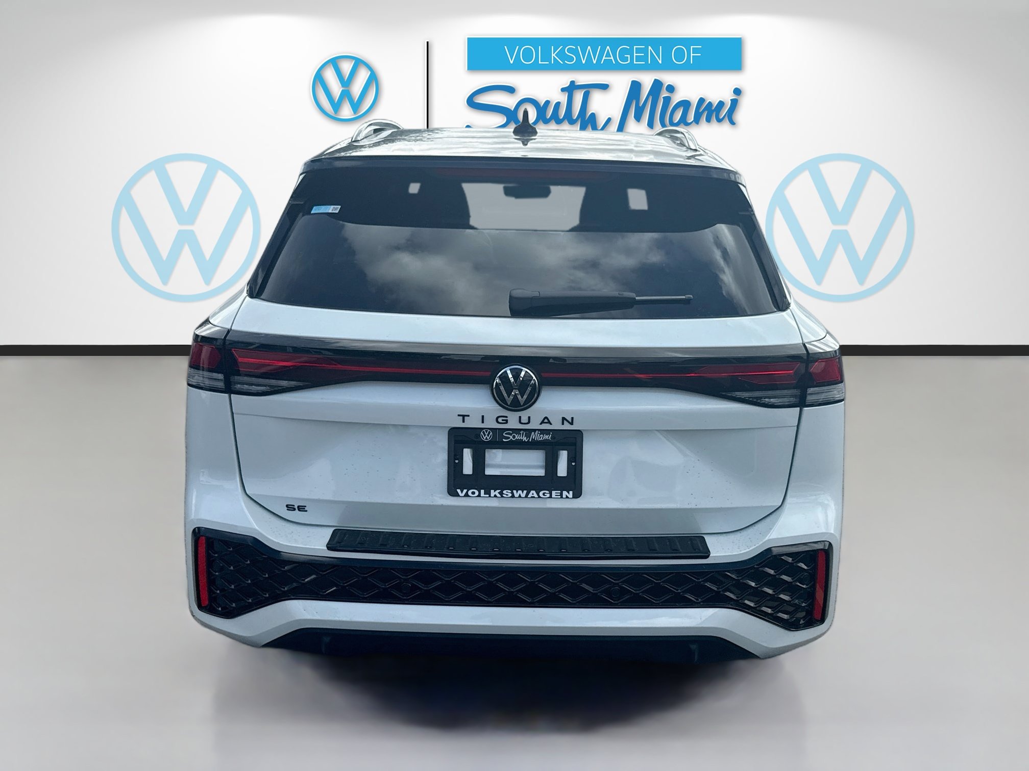 New 2026 Volkswagen Tiguan SE R-Line FWD image 6
