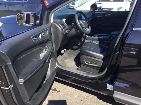 Used 2024 Ford Edge Titanium image 10