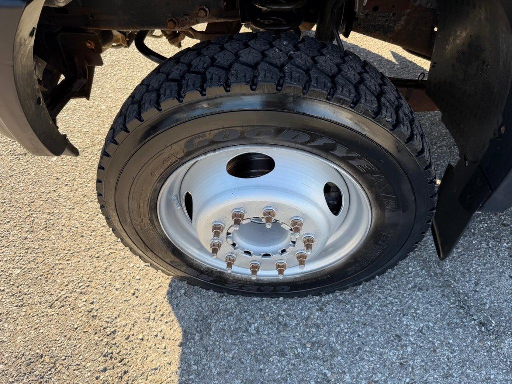 Used 2006 Ford F550 2WD Regular Cab Super Duty image 37