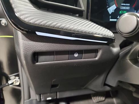 Used 2025 Nissan Kicks SR image 18