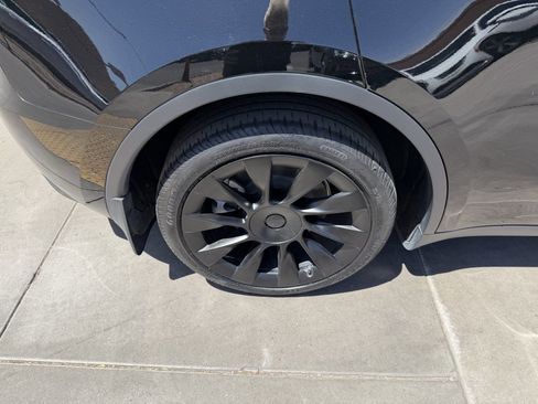 Used 2022 Tesla Model Y Long Range AWD/4WD image 15