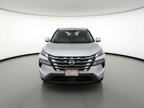 Used 2025 Nissan Rogue SV image 2