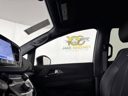 New 2026 Chrysler Pacifica Select image 25