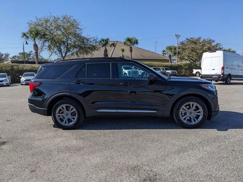 Used 2025 Ford Explorer Active w/ Active Comfort Package image 3