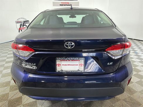 Used 2022 Toyota Corolla LE image 4