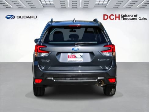 Used 2023 Subaru Forester Premium AWD/4WD image 5