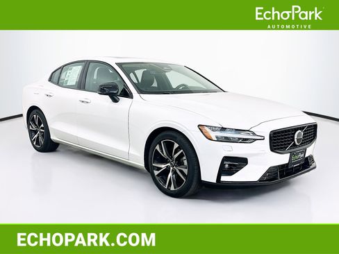 Used 2025 Volvo S60 B5 Core image 1