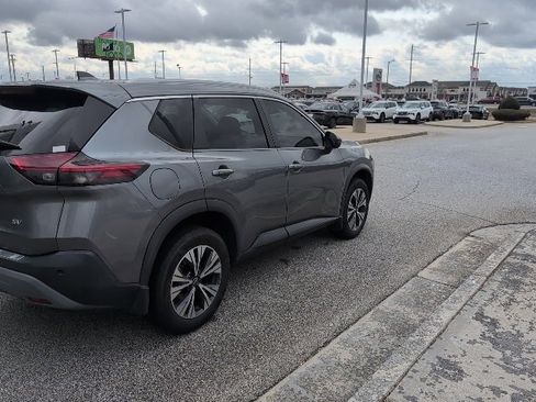 Used 2023 Nissan Rogue SV w/ SV Premium B Package image 9