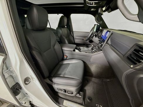 Certified 2025 Lexus GX 550 w/ Accessory Package (2T) AWD/4WD image 30