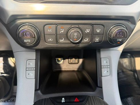 Used 2017 GMC Acadia SLT AWD/4WD image 11