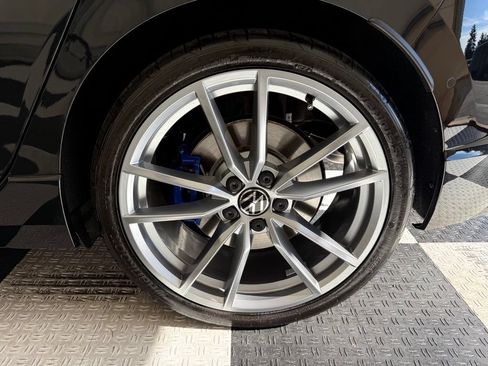 Used 2024 Volkswagen Golf R AWD/4WD image 11