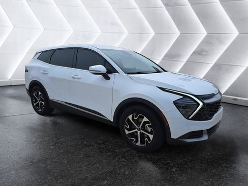 Used 2024 Kia Sportage EX FWD image 3