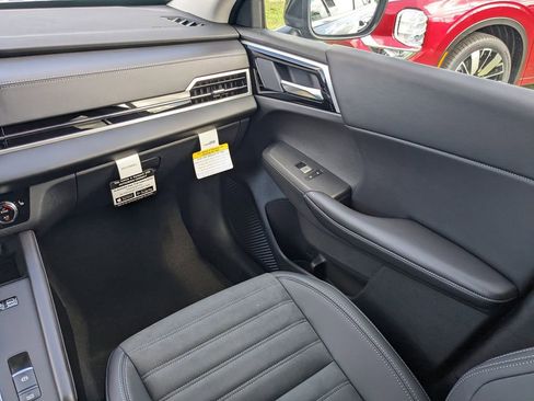 New 2025 Mitsubishi Outlander SE AWD/4WD image 18