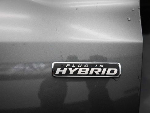 Used 2025 Ford Escape SE w/ PHEV Premium Package image 28