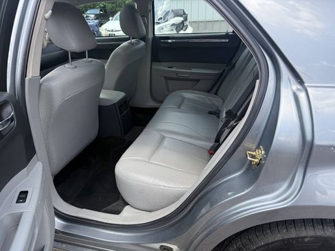 Used 2006 Chrysler 300 Touring w/ Protection Group RWD image 8