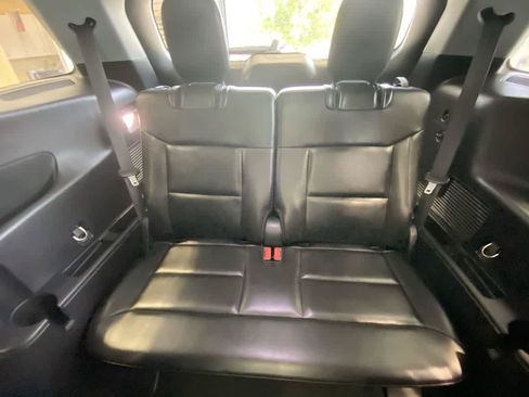 Used 2021 Ford Explorer XLT w/ Equipment Group 202A AWD/4WD image 27