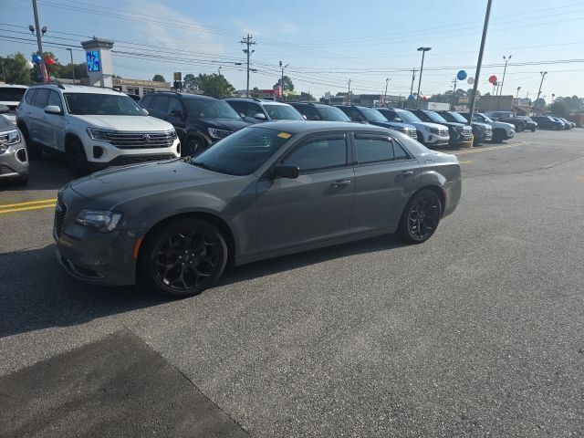 Used 2019 Chrysler 300 Touring w/ Sport Appearance Package RWD image 7