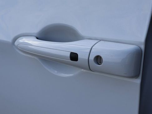 Used 2024 Chrysler Voyager LX image 19