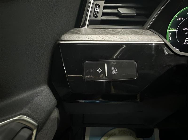 Used 2019 Audi e-tron Prestige w/ Prestige Package AWD/4WD image 17