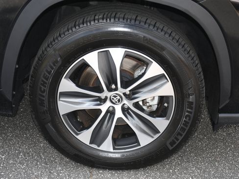 Used 2025 Toyota Highlander XLE image 22