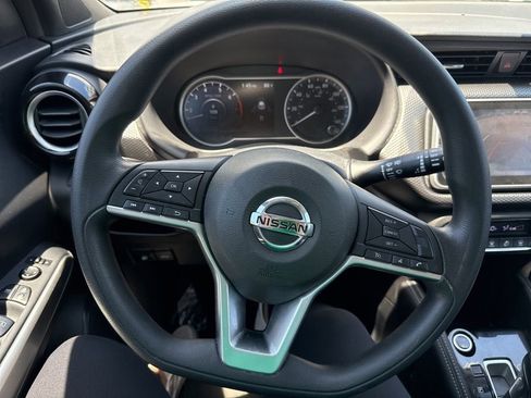 Used 2019 Nissan Kicks SV FWD image 19