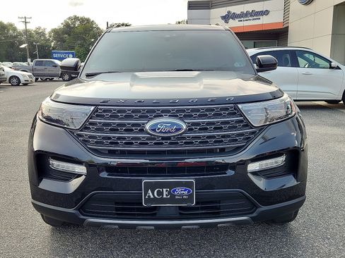 Certified 2022 Ford Explorer XLT w/ Equipment Group 202A image 2