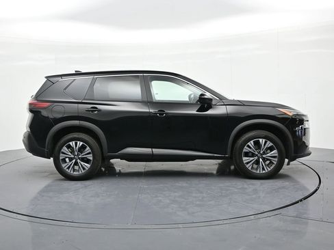 Used 2023 Nissan Rogue SV image 5