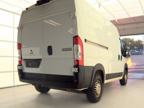 Used 2025 RAM ProMaster 2500 w/ Convenience Group FWD image 4