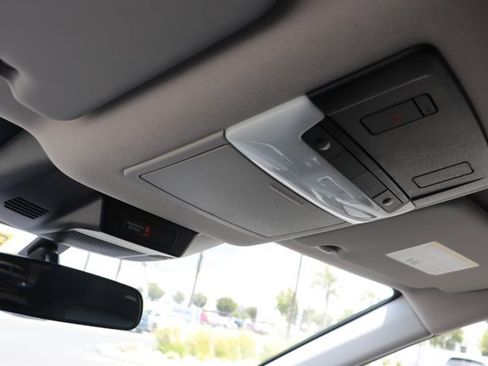 Used 2025 Nissan Rogue SV FWD image 17