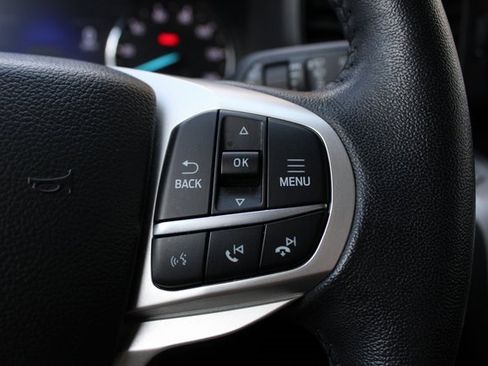 Used 2023 Ford Explorer XLT image 10