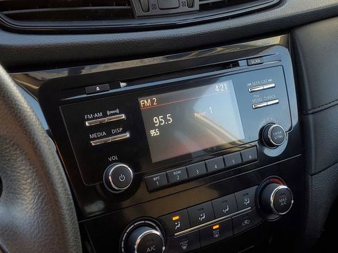 Used 2017 Nissan Rogue S w/ Appearance Package image 16