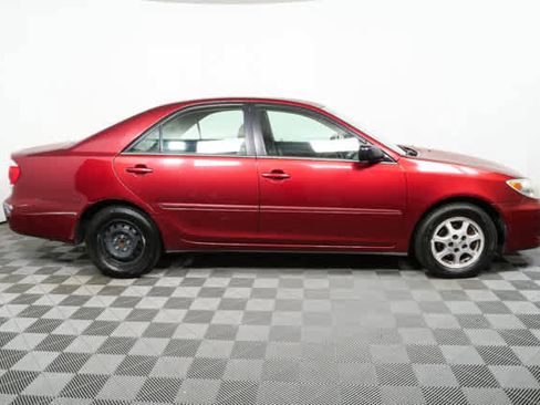 Used 2005 Toyota Camry LE FWD image 2