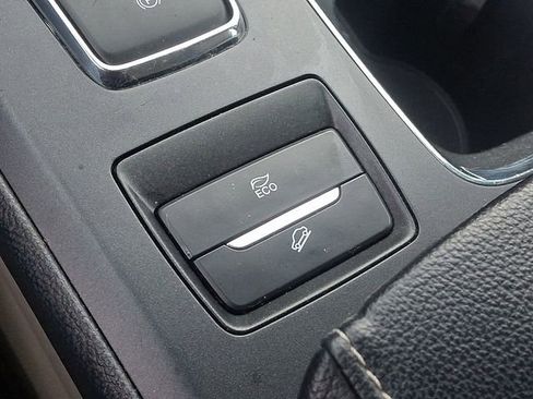 Used 2019 Ford Fusion SE image 26