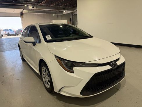 Used 2022 Toyota Corolla LE image 4