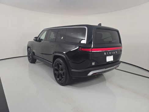 Used 2023 Rivian R1S Adventure image 3