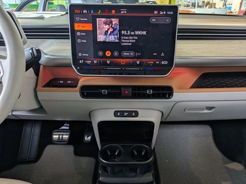 New 2025 Volkswagen ID. Buzz 1st Edition image 17