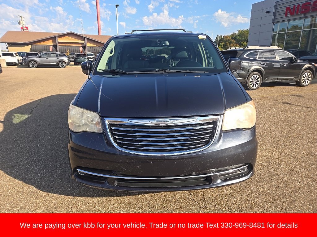 Used 2013 Chrysler Town & Country Touring FWD image 2