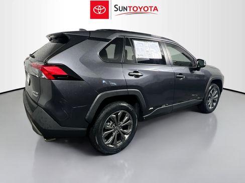 Used 2022 Toyota RAV4 Limited AWD/4WD image 4