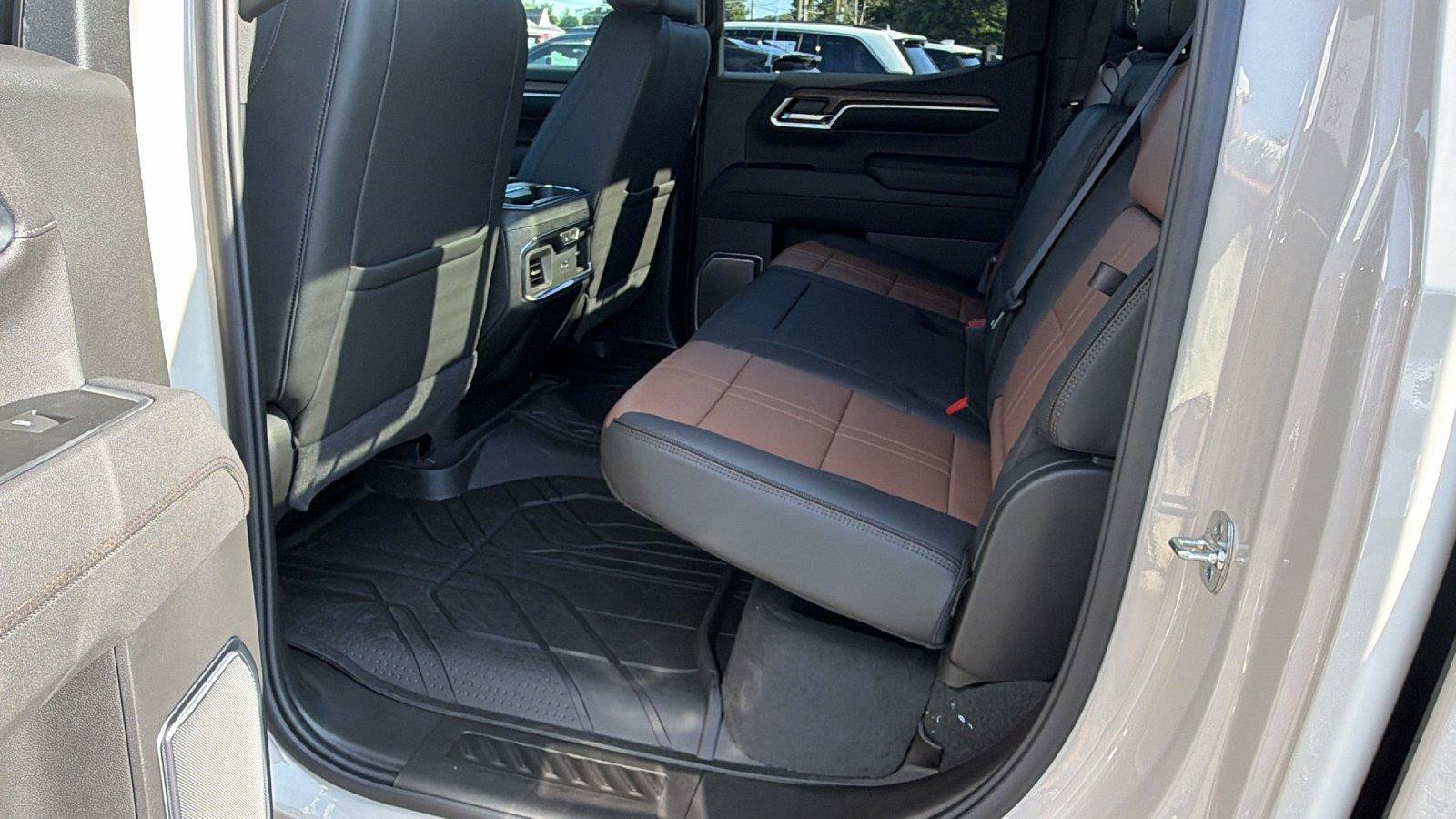 New 2026 Chevrolet Silverado 1500 High Country w/ High Country Premium Package AWD/4WD image 20
