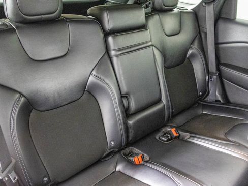 Used 2019 Jeep Cherokee Latitude Plus w/ Cold Weather Group image 39