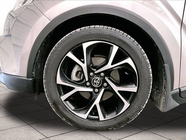 Used 2018 Toyota C-HR XLE FWD image 8