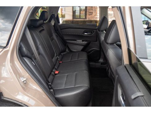 Used 2024 Nissan Rogue SV w/ SV Premium Package AWD/4WD image 19
